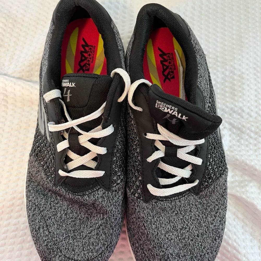 Skechers GOwalk 4 Wonen’s Gray Walking Shoes 8.5